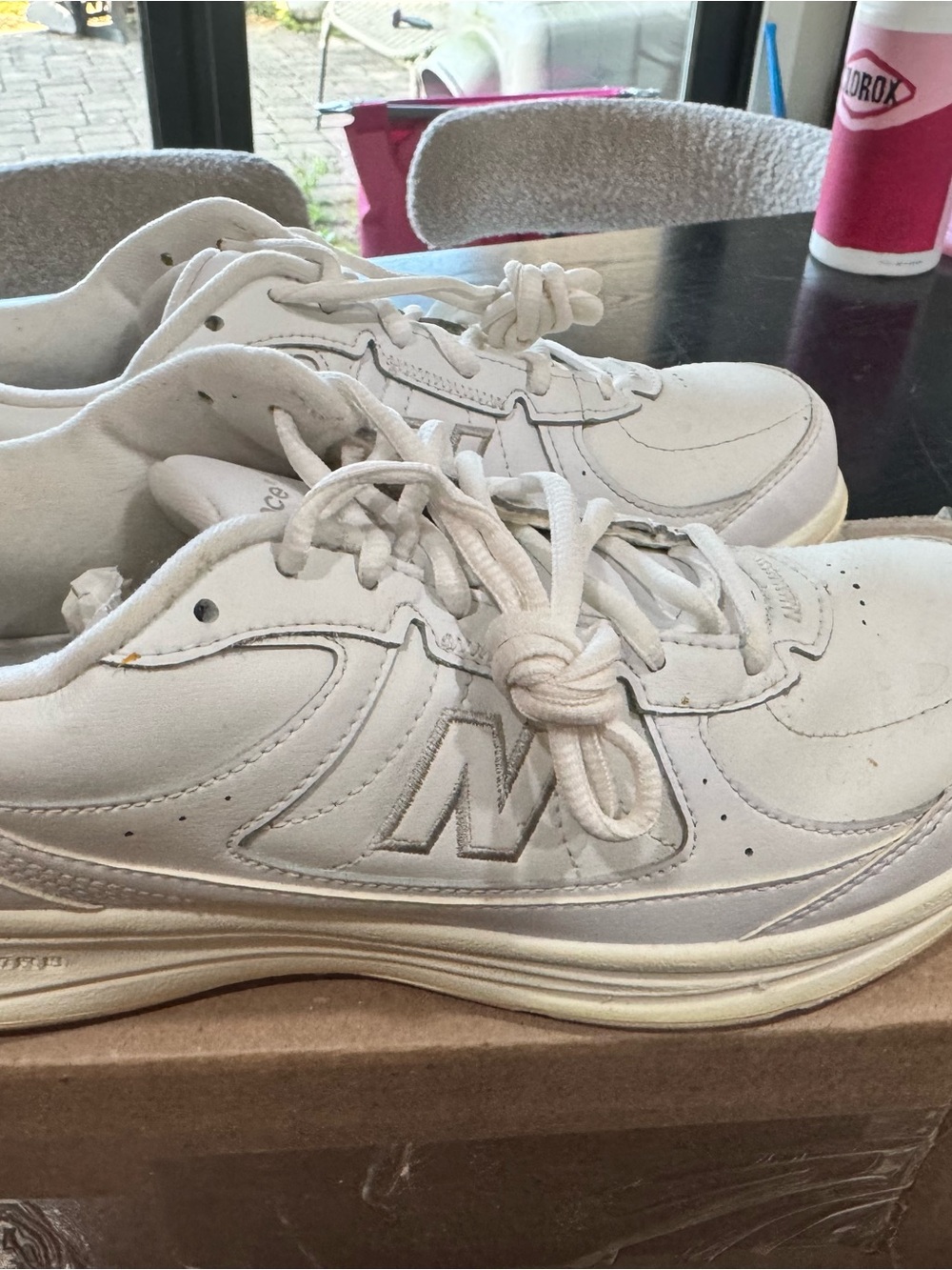 New Balance women’s 577 White Lace-Up Sneakers - Picture 2 of 5